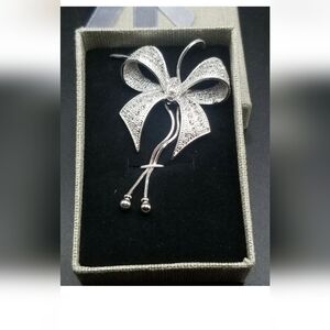 Yozone Adjustable Bow Necklace - Silvertone Crystal